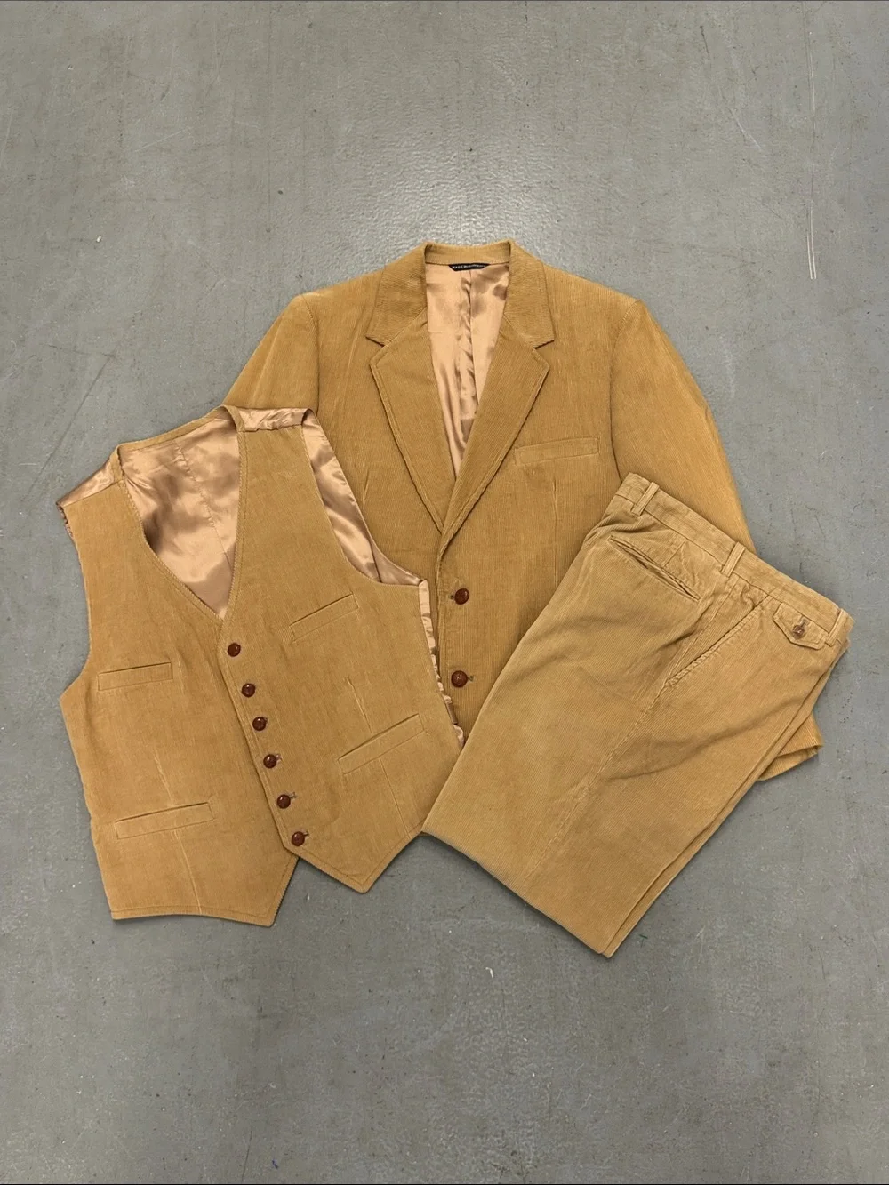 VTG Men's Three-Piece Corduroy Suit in Mustard - Classic Vest, Jacket & Pants 42